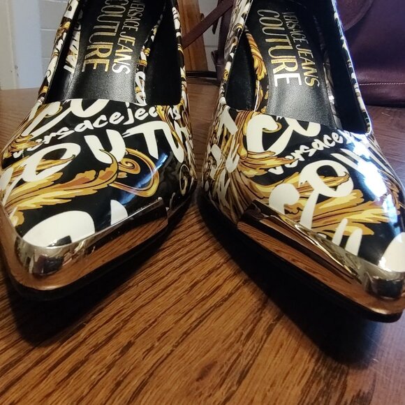 Elegant Black and Gold Women's Heels - Picture 6 of 7